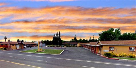 AAA-approved hotel close to Sacramento with easy access to Highway 80. . Hotels citrus heights